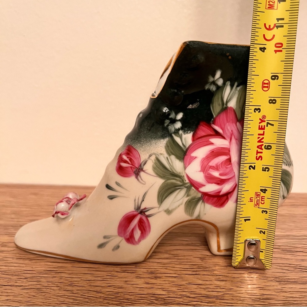 VTG Formalities By Baum
Vintage Ceramic Figurine Shoe Floral Victorian - Picture 6 of 8